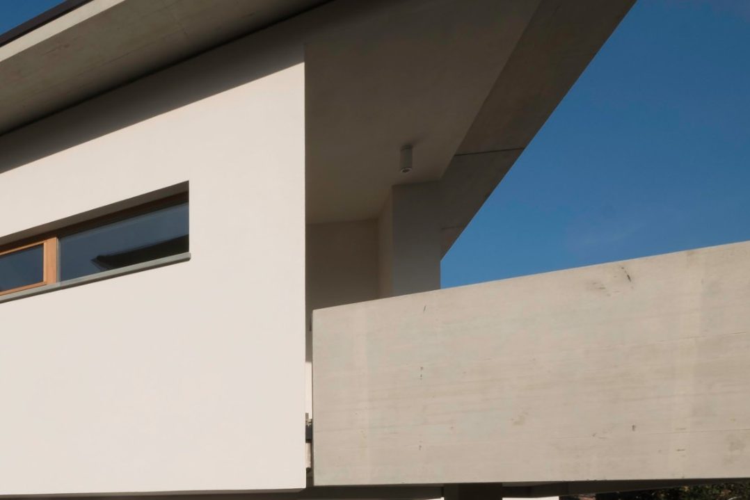 Outside details of Domus 2020 house new construction with Porotherm BIO PLAN 38 T