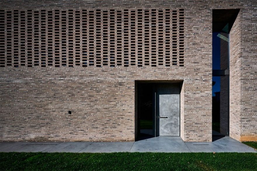 Casa P+3 Cittadella, mattone faccia vista