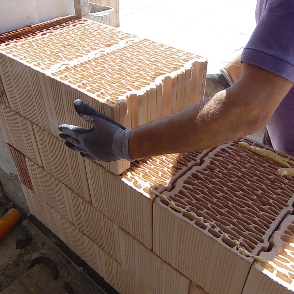 Construction site at Modena with Edilvignola customer with Porotherm BIO PLAN 38 T