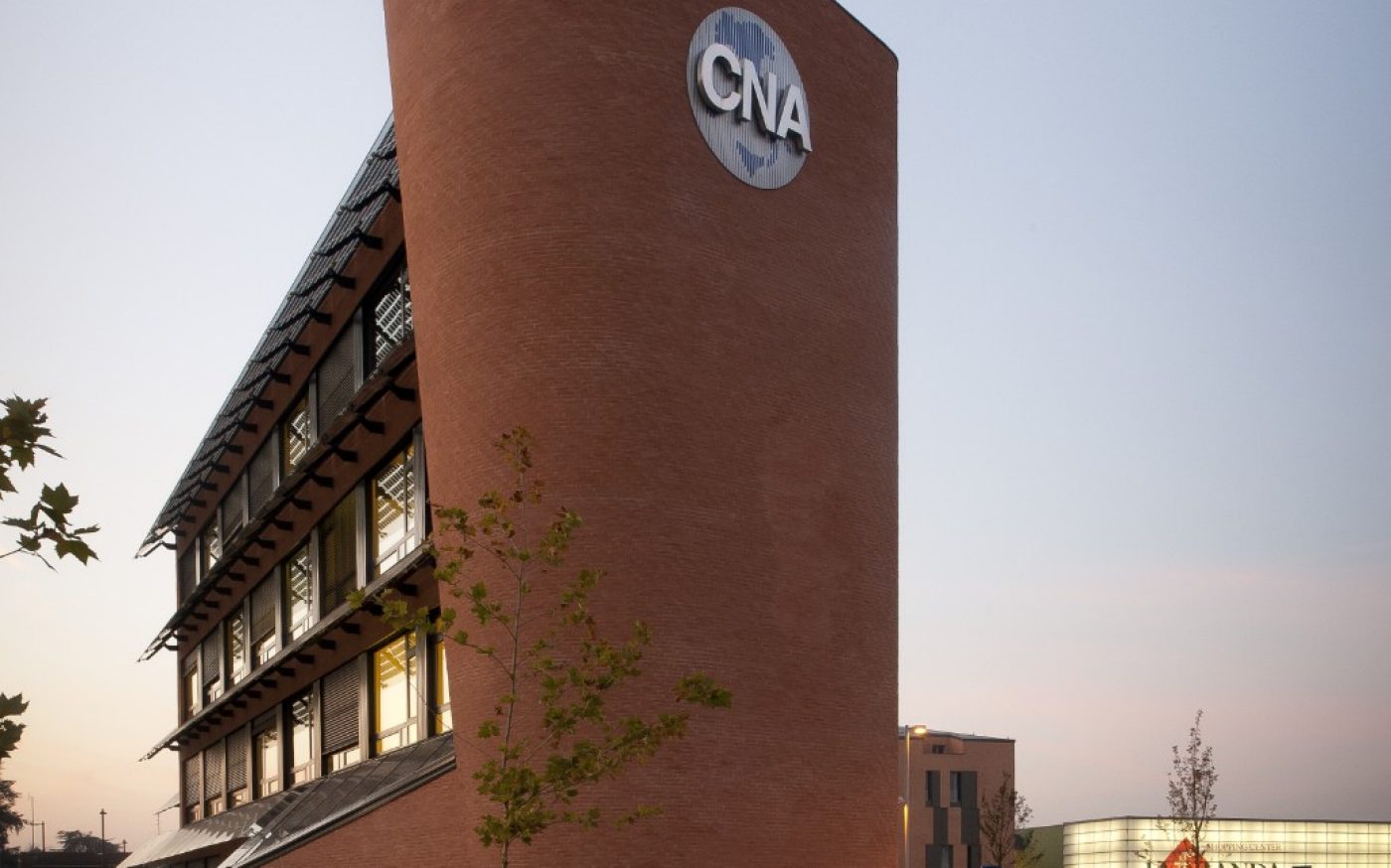 Outside overview CNA Faenza officies new construction with Porotherm