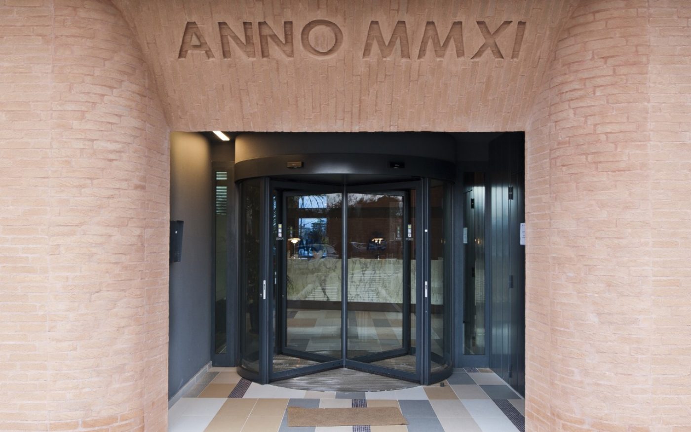 Entrance of CNA offices new construction with Porotherm