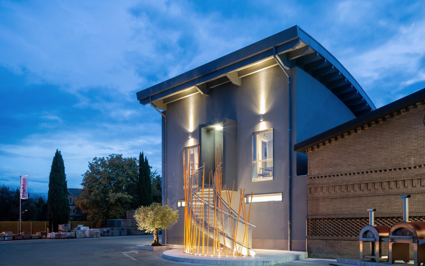 Outside training room of Edilpalmieri Bigmat dealers new construction with Porotherm BIO PLAN 45 T