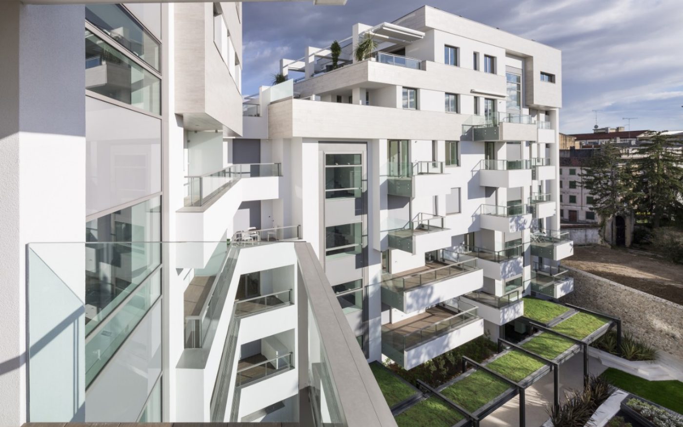 External overview multi family house Teatro 1 Udine new construction with Porotherm BIO PLAN 25