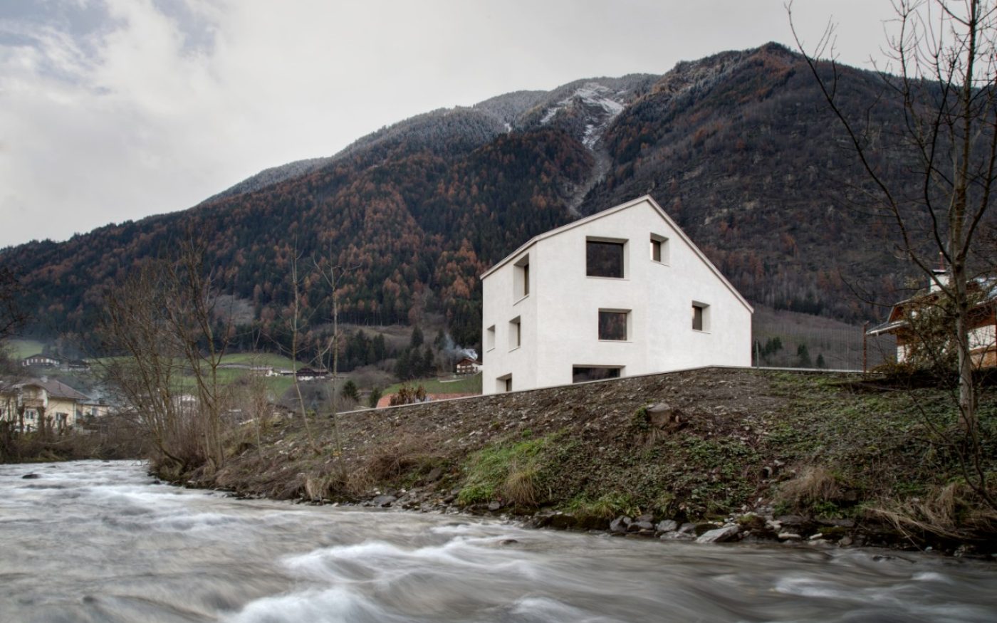 Rio dei Molini house on the river from Sudtirol new construction realized by Pedevilla Architect with Porotherm