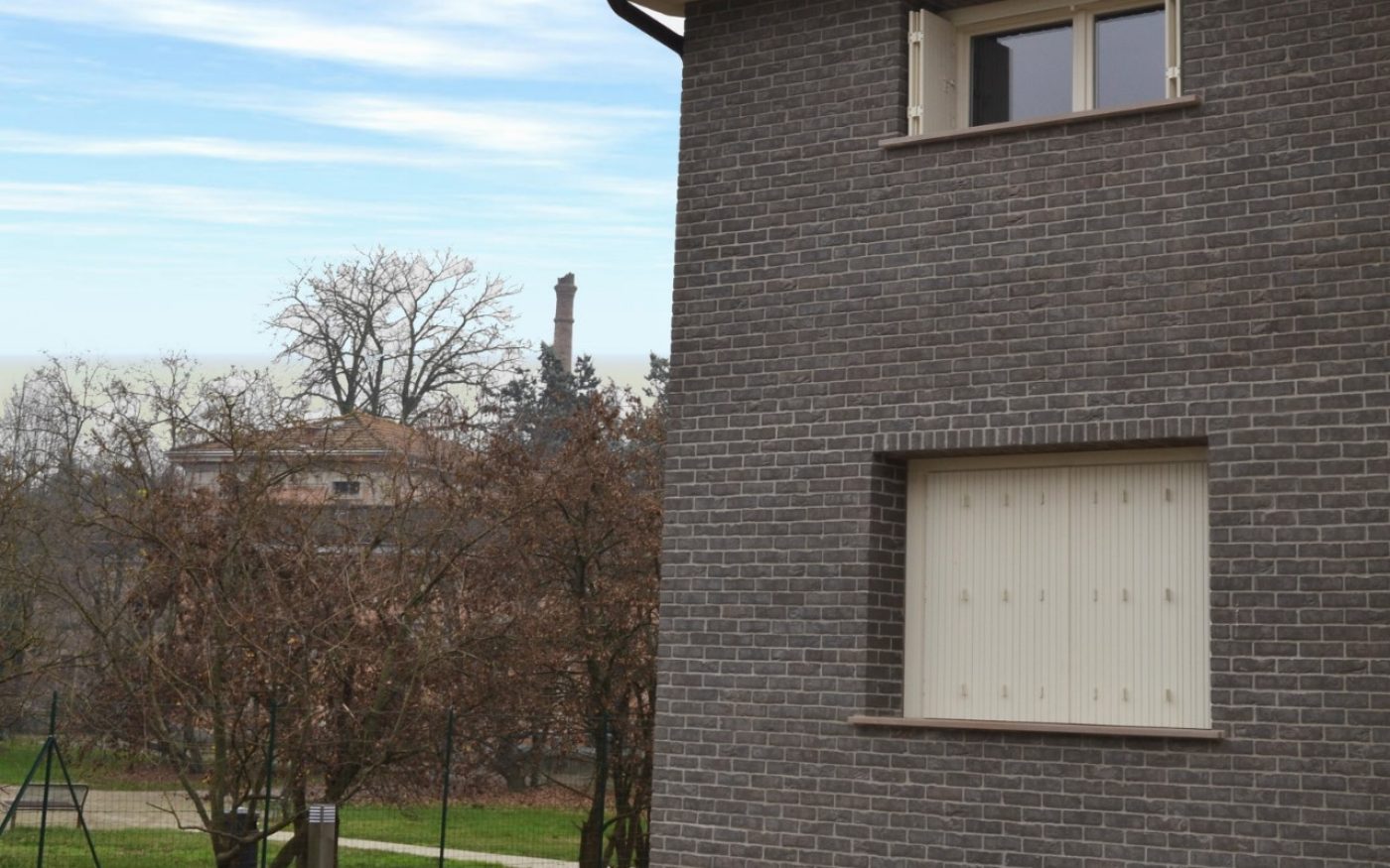 External details of single family house Casainverde new construction with Porotherm PLANA+ and Terca