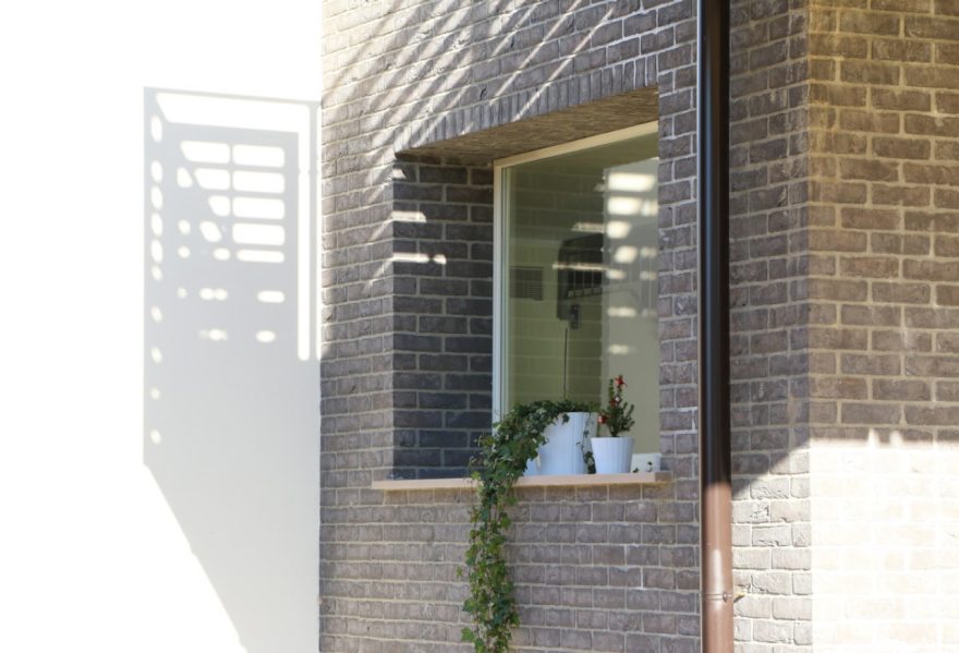 Windows of half open house Casainverde new construction with Terca details and Porotherm PLANA+