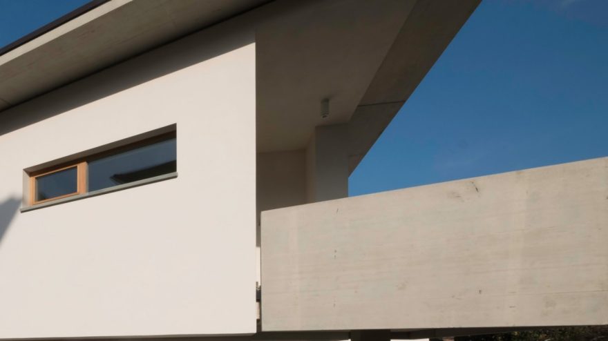 Outside details of Domus 2020 house new construction with Porotherm BIO PLAN 38 T