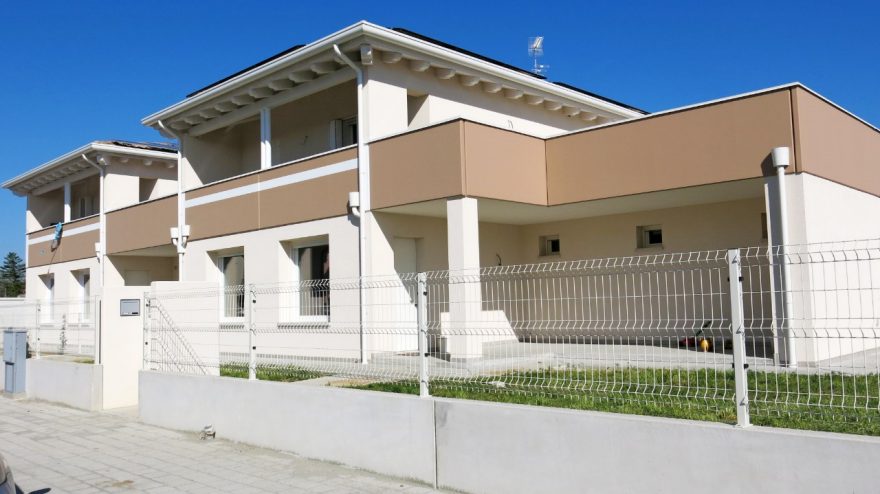 Overview of half open (3 faced) Biville Kennedy on Treviso new construction with Porotherm BIO PLAN 30