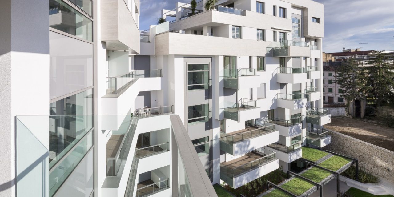 External overview multi family house Teatro 1 Udine new construction with Porotherm BIO PLAN 25