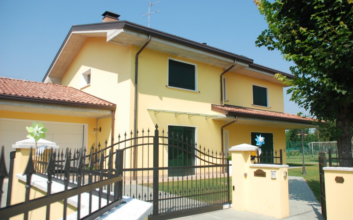 Detalis of seismic house from Finale Emilia new construction with Porotherm BIO PLAN 45