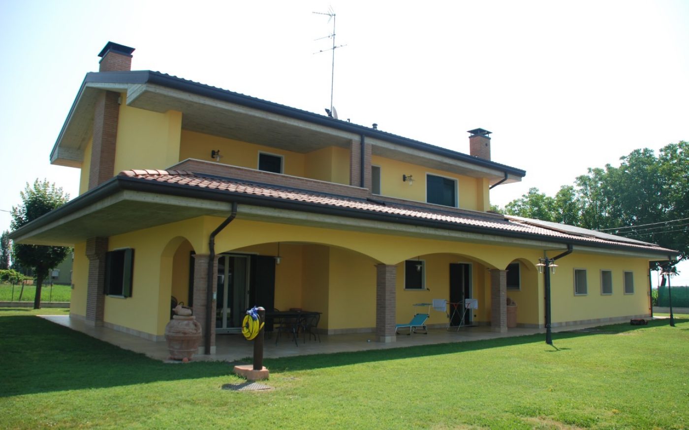 Behind a seismic house from Finale Emilia new construction with Porotherm BIO PLAN 45