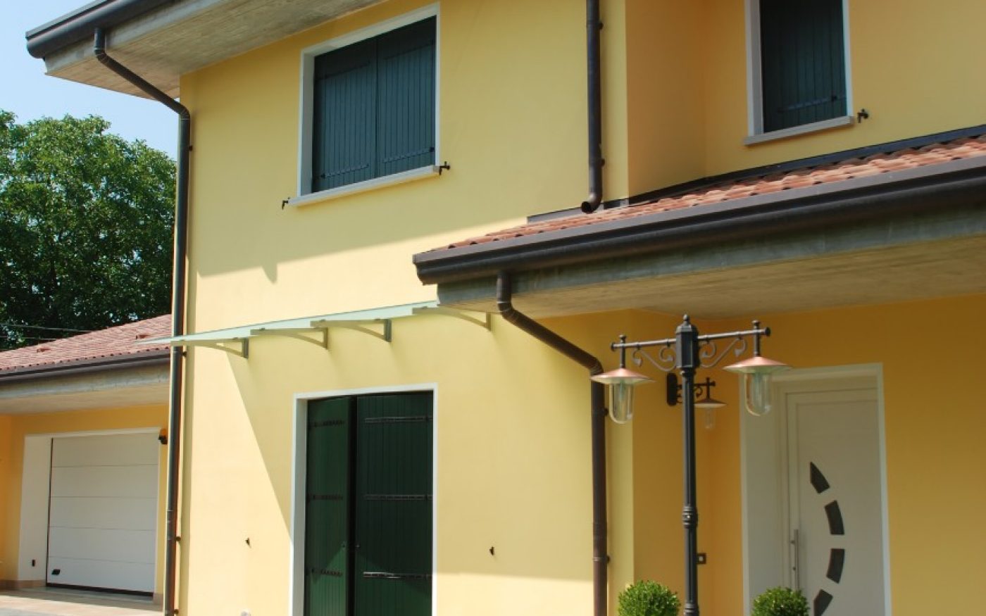 Entrance of seismic house from Finale Emilia new construction with Porotherm BIO PLAN