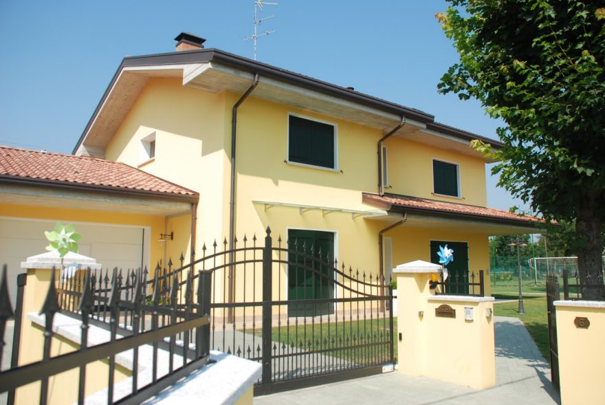 Detalis of seismic house from Finale Emilia new construction with Porotherm BIO PLAN 45