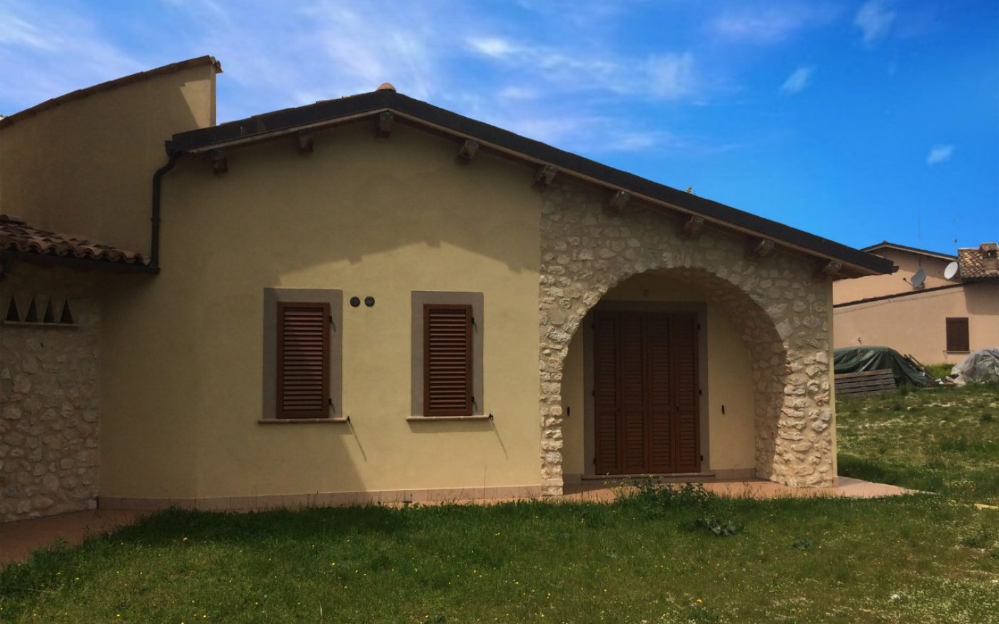 Infront of open house (4 faced) from Norcia new construction with Porotherm BIO PLAN 38