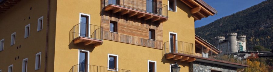 Riqualificazione in laterizio di un condominio ad Aosta