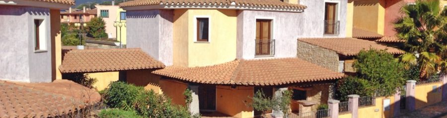 Complesso residenziale in laterizio in Sardegna