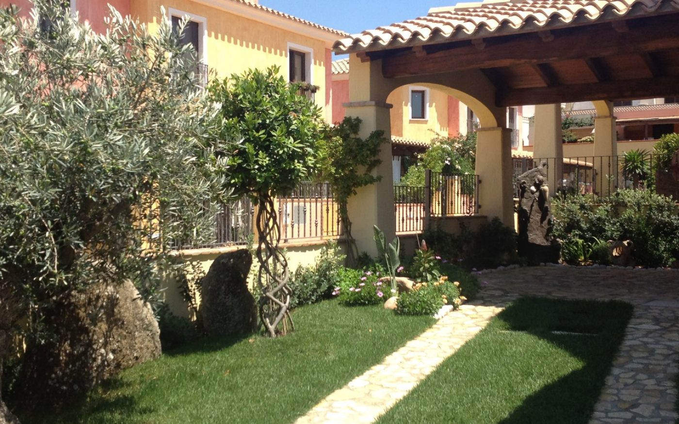 Garden of residence Agora Sardegna new construction with Porotherm