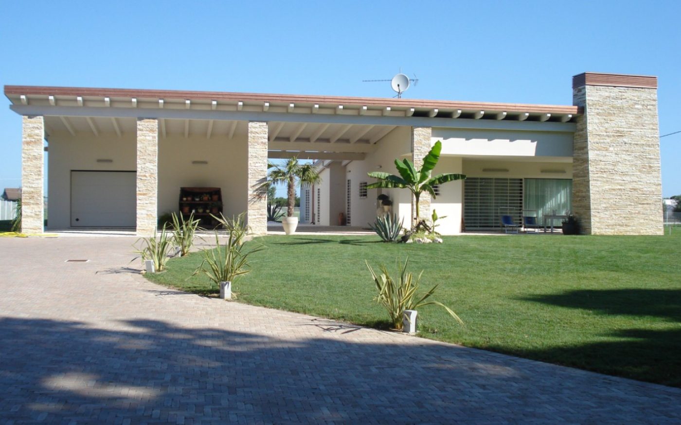 Entrance to Villa Bellaria of Barogi Architect new construction with Porotherm PLAN PLUS 42,5