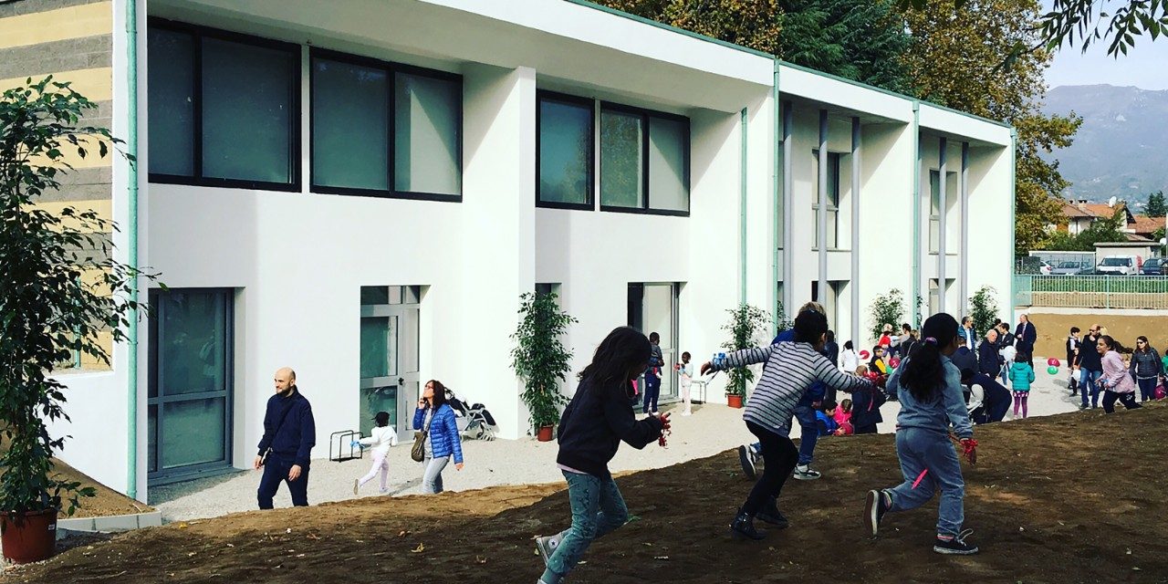 Locate school at Bergamo with children