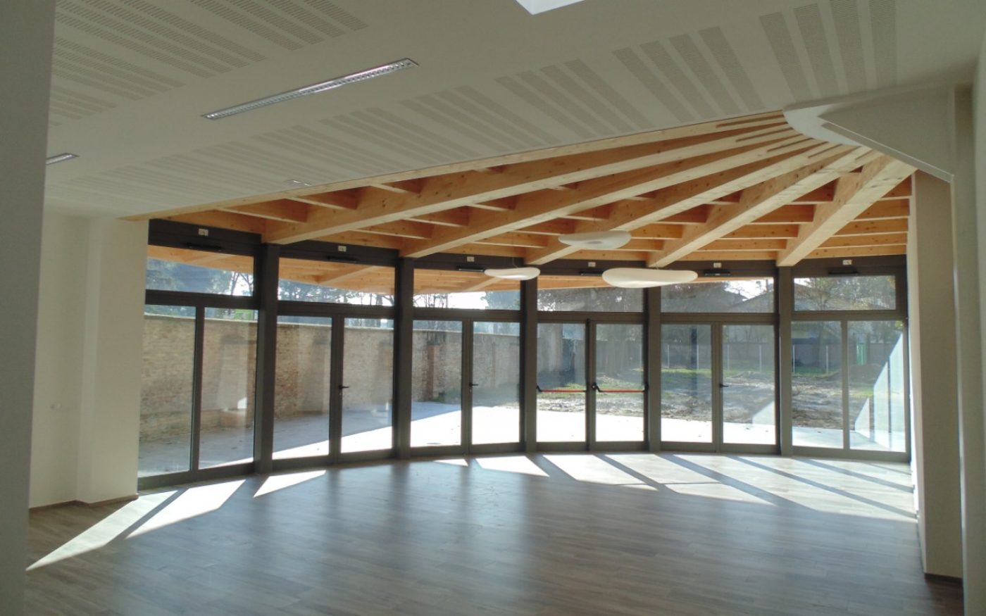Entrance of school Castel Bolognese with windows to the garden