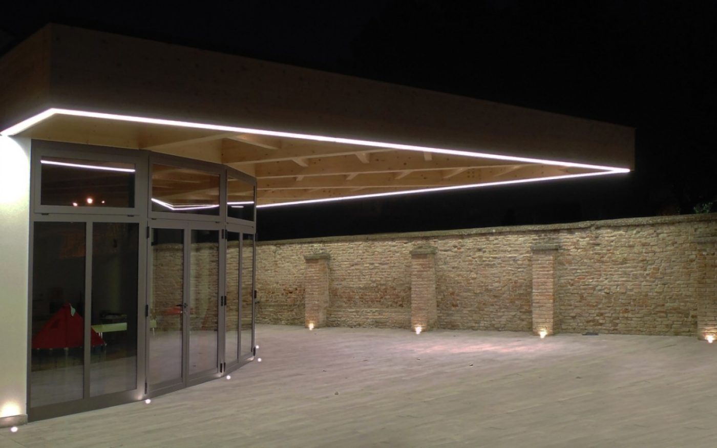 Renovation with Porotherm Revolution of Castel Bolognese school in the night
