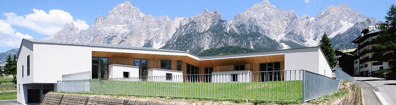 Scuola in laterizio tra le alpi a San Vito di Cadore