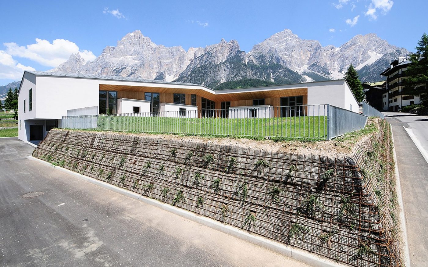 School of San Vito di Cadore overview on the mountain new construction with Porotherm BIO PLAN 35